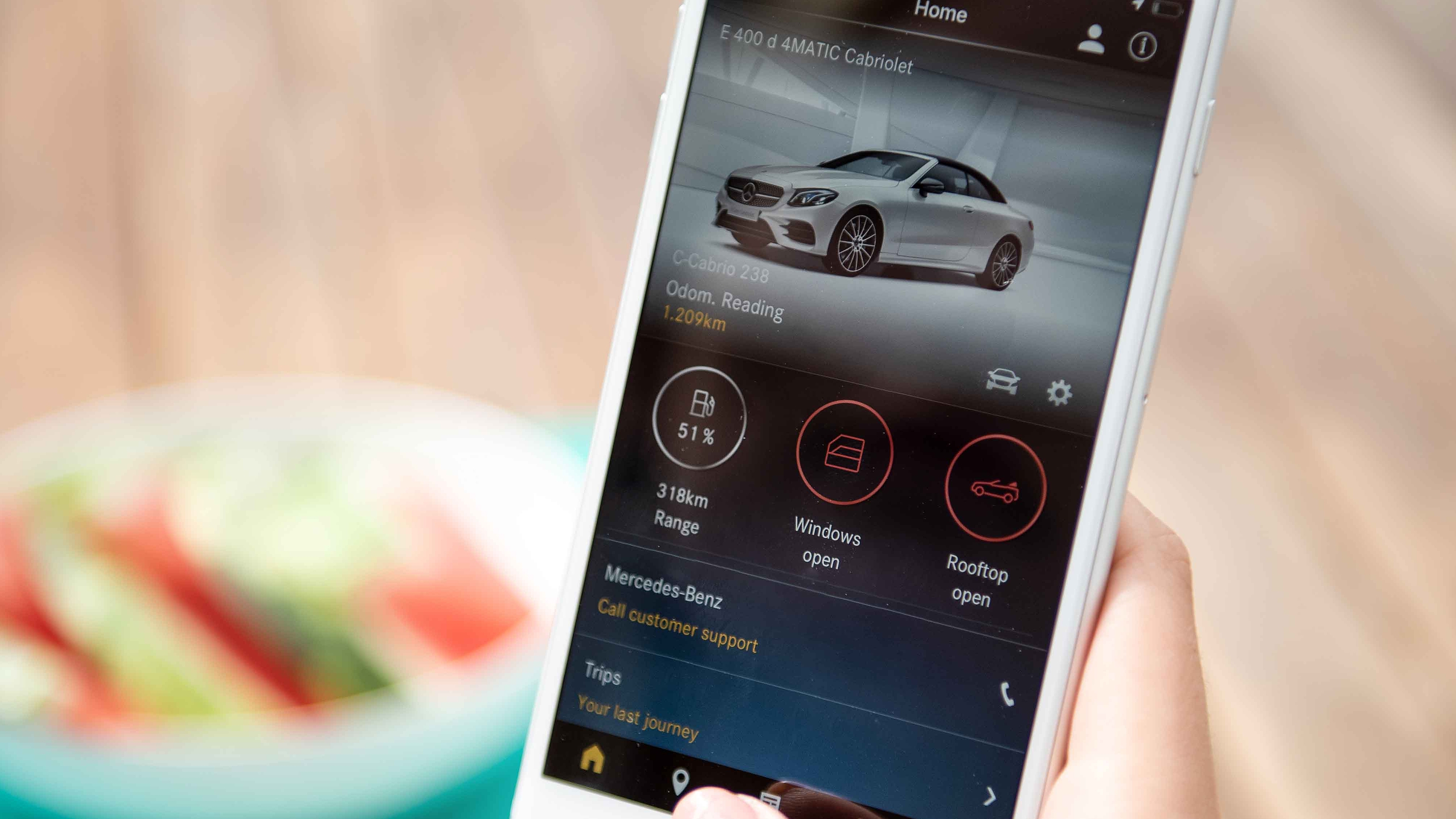 Mercedes-Me App bei Schmolck Holen Sie sich die Mercedes-Me App und erhalten Sie alle Informationen über Ihr Fahrzeug.