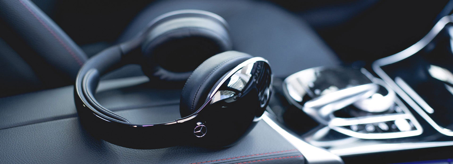 Sichern Sie sich jetzt die Mercedes-Benz Wireless Headphones bei Schmolck. Erleben Sie Musik in Qualität und Zeichen des Sterns.